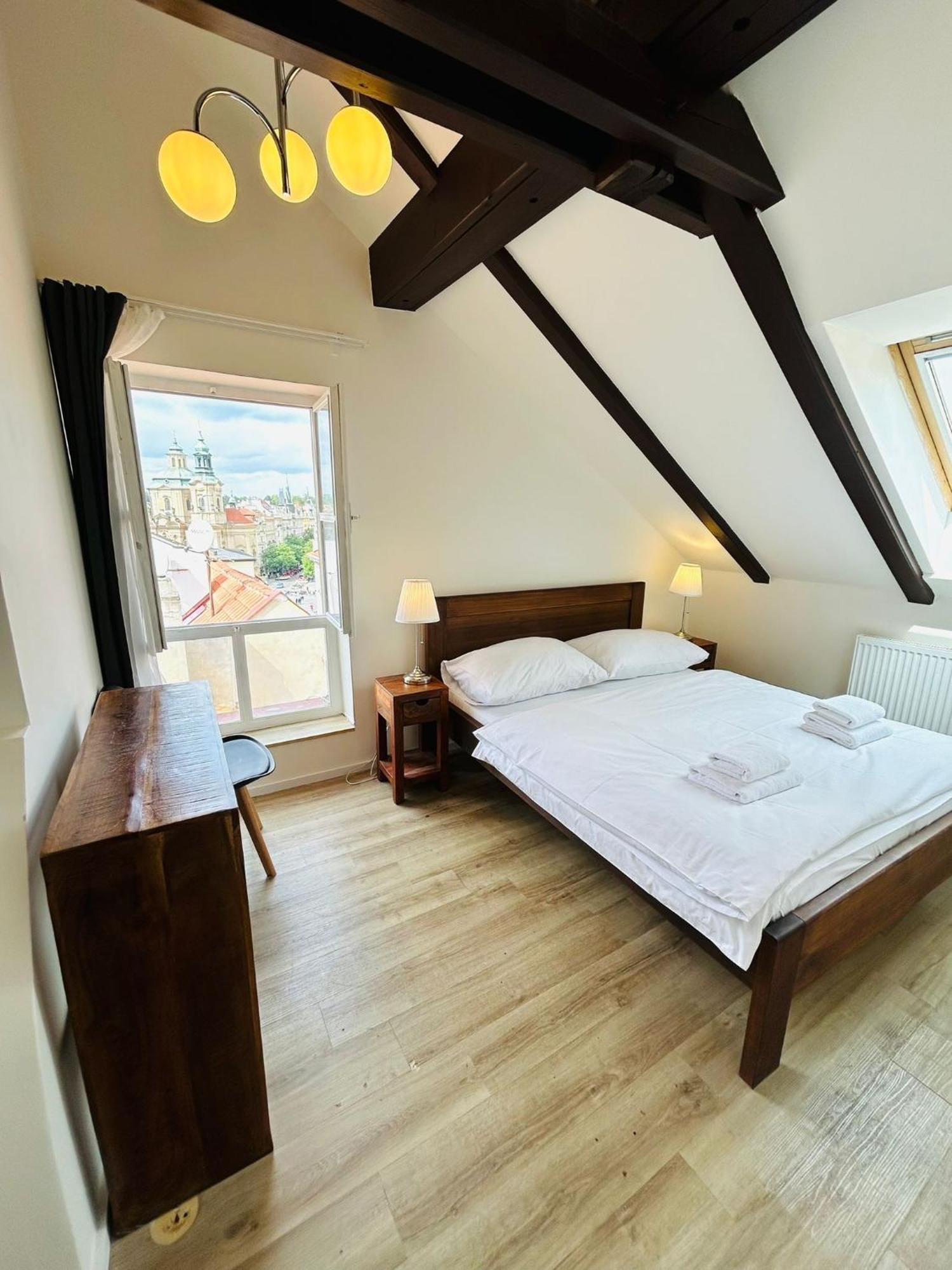 Zelezna - Old Town View Apartahotel