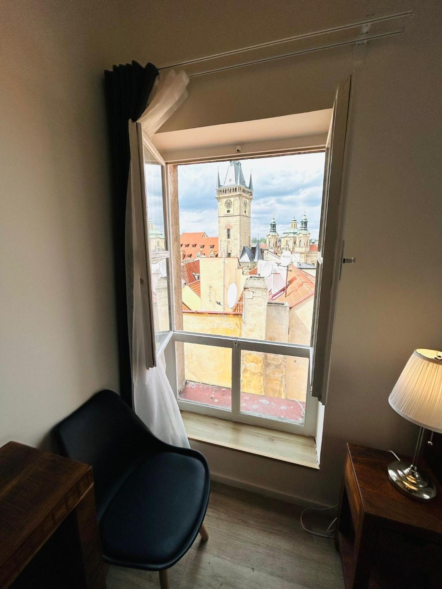 Zelezna - Old Town View Apartahotel
